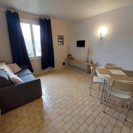 Locations Les Courreges Hotel 3*